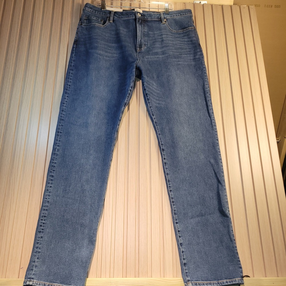 Flint and Tinder Mens Straight Fit Jeans 38x34 Medium Wash Blue F-520032 NWT